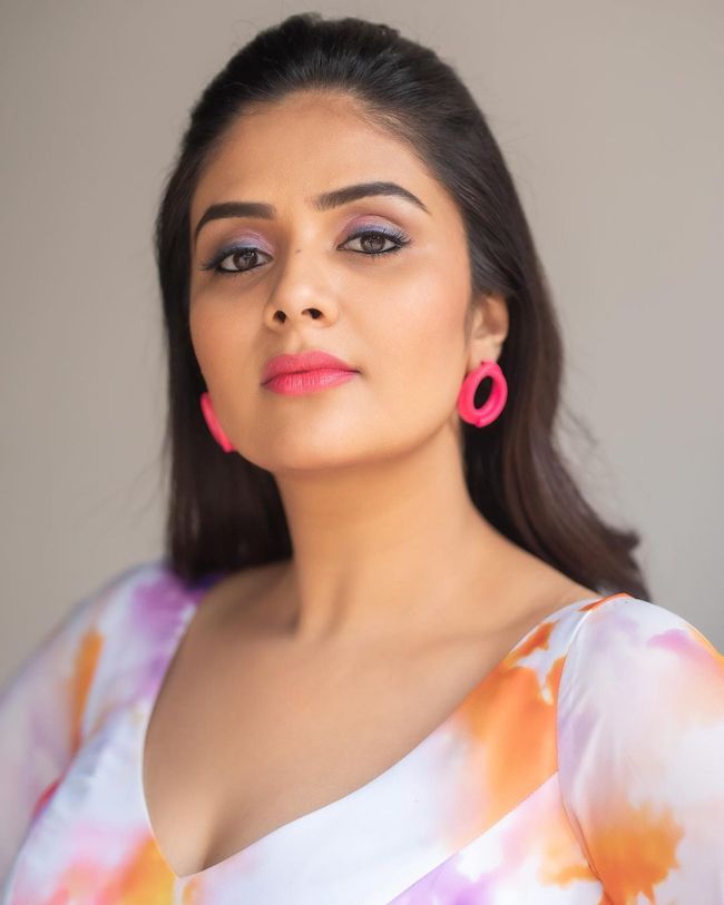 Staggering Looks Of Sreemukhi